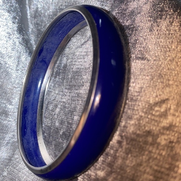Vintage  Navy blue silver tone trim bangle bracelet - Picture 4 of 7
